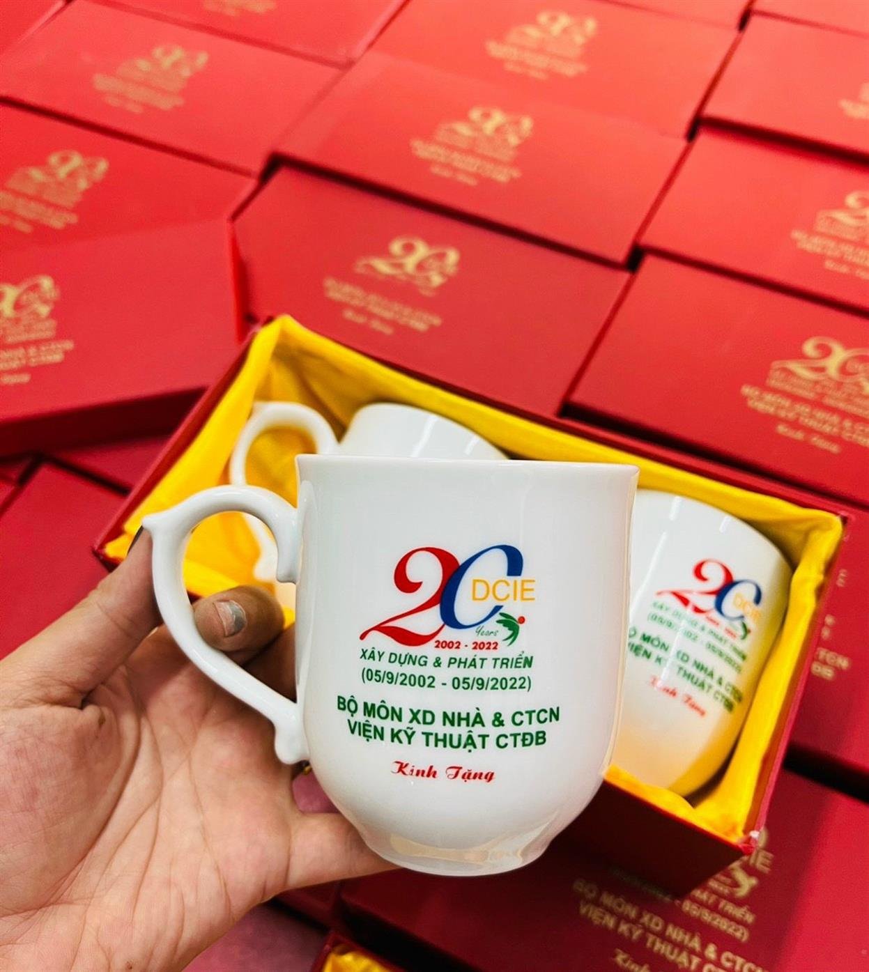 quà tặng cho nhân viên nghỉ việc ý nghĩa