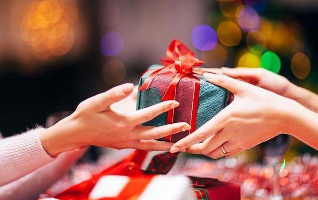quà tặng cho nhân viên nghỉ việc ý nghĩa