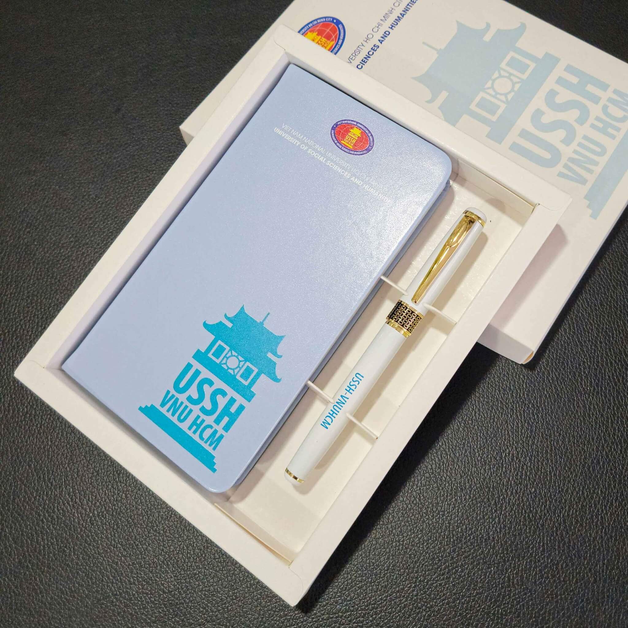 quà tặng nhân viên văn phòng in logo