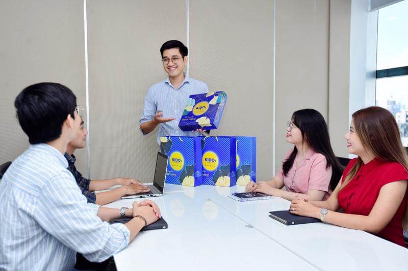 tặng quà trung thu cho nhân viên