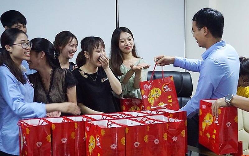 quà tết cho nhân viên công ty
